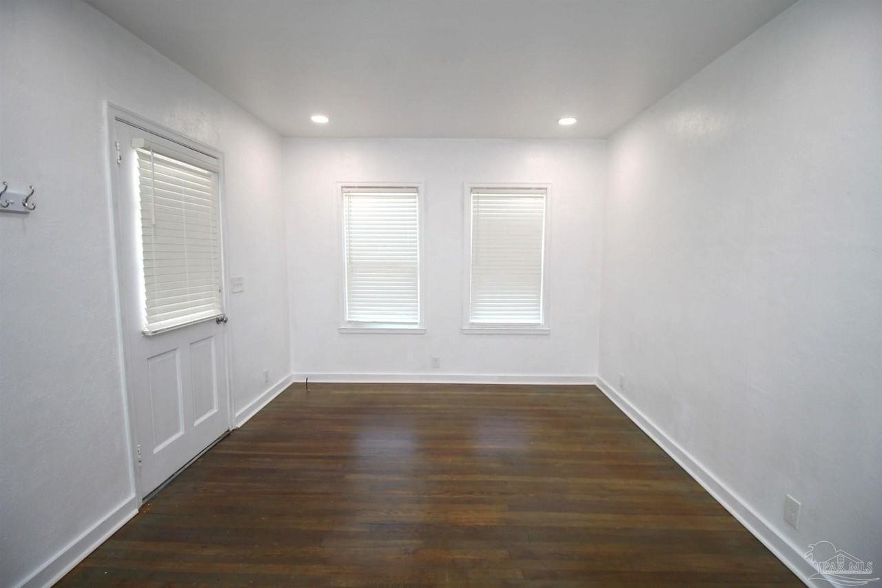 315 Flannan Rd - Photo 5 of 17