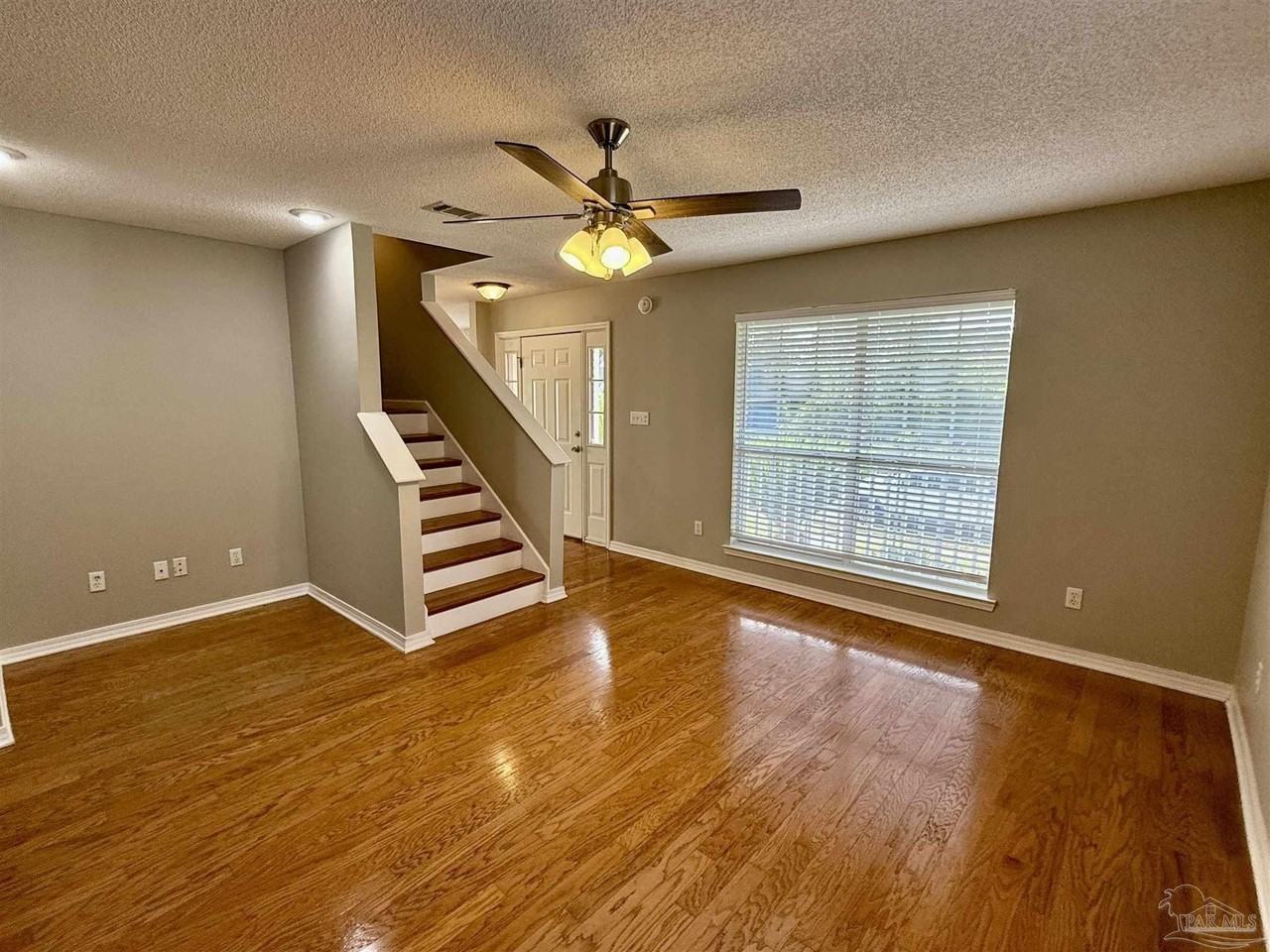 2121 Pin High Dr - Photo 4 of 26
