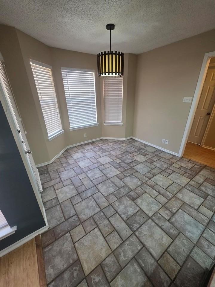 5203 Canadian Ave - Photo 6 of 34