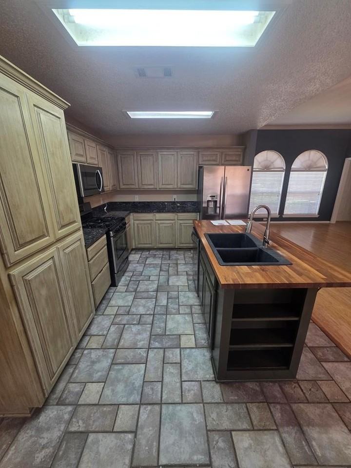 5203 Canadian Ave - Photo 7 of 34