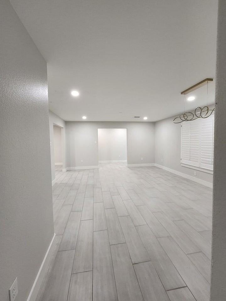 3300 Durant Dr - Photo 4 of 44