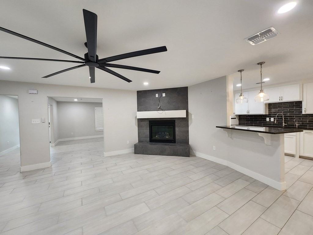 3300 Durant Dr - Photo 6 of 44
