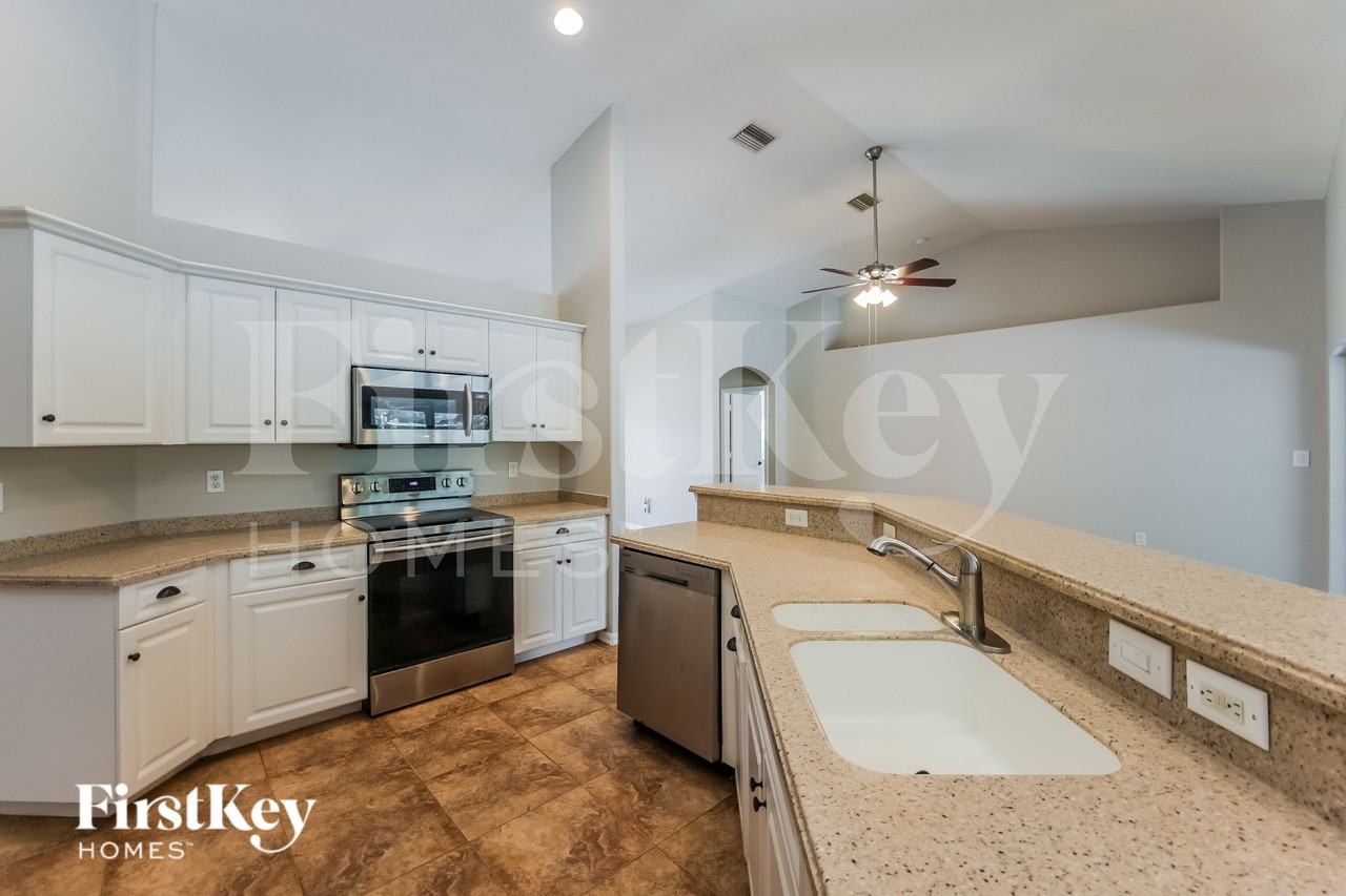 2820 14th St W - Photo 5 of 16