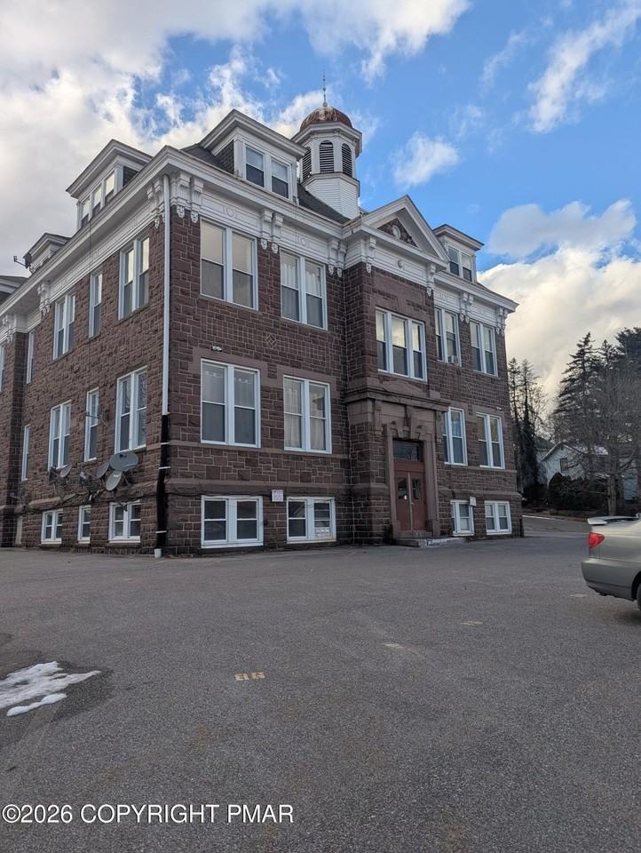 300 Wilkes Barre St #8