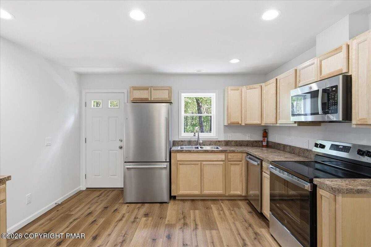 2 Mountain Dr #201 - Photo 4 of 16