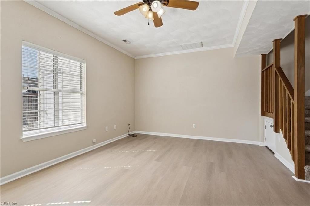 210 Durham Ct - Photo 4 of 25