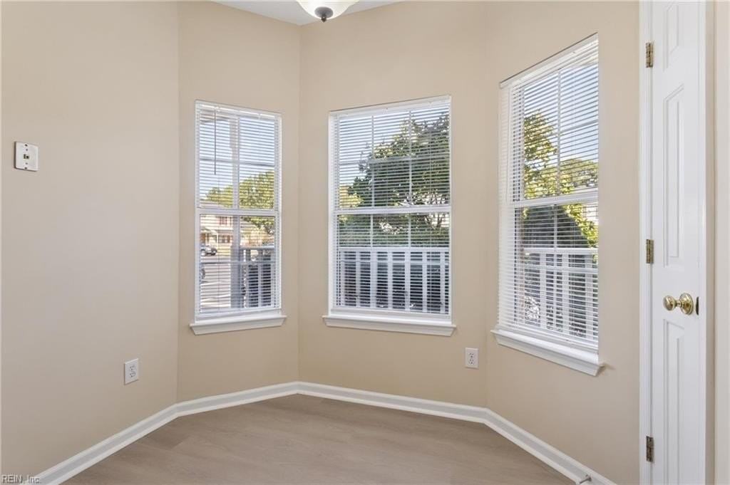 210 Durham Ct - Photo 7 of 25