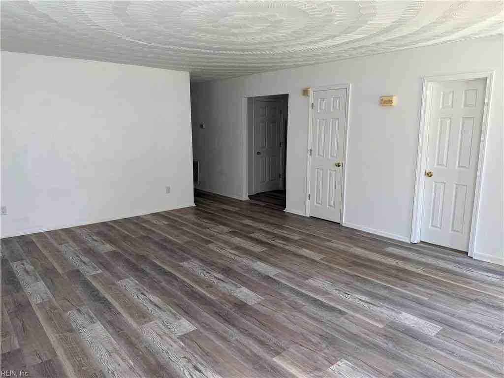1022 Kenton Ave - Photo 4 of 20