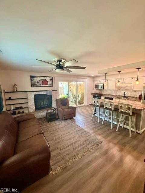 4708 Glencoe Ln - Photo 3 of 29