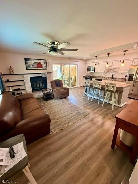 4708 Glencoe Ln - Photo 4 of 29
