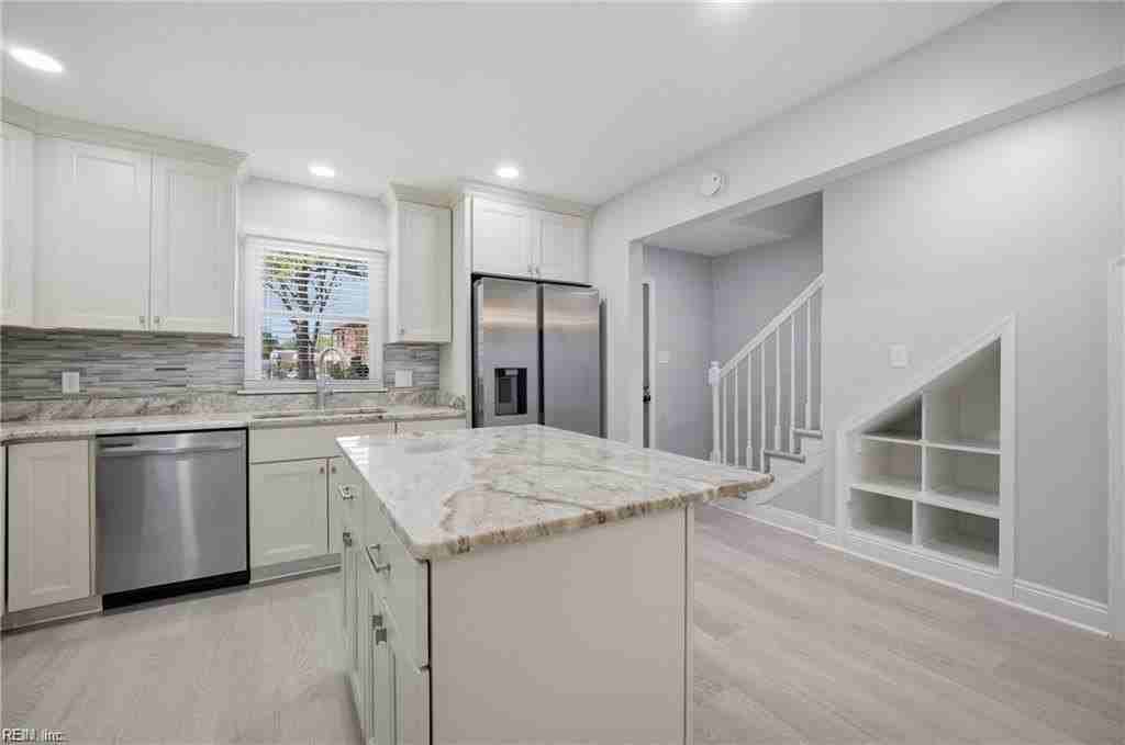 712 White Hall Ln - Photo 5 of 30