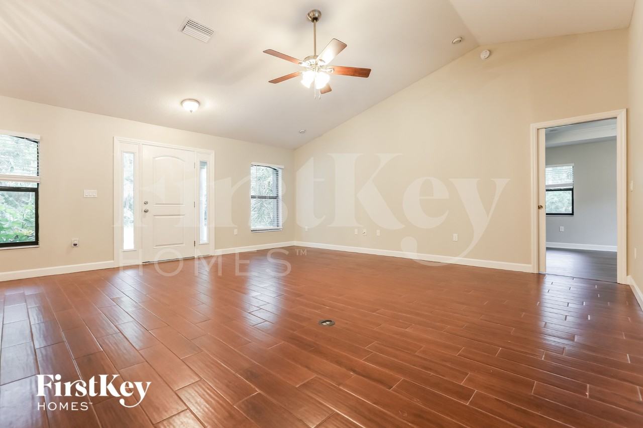 2267 Kamsler Ave - Photo 3 of 16