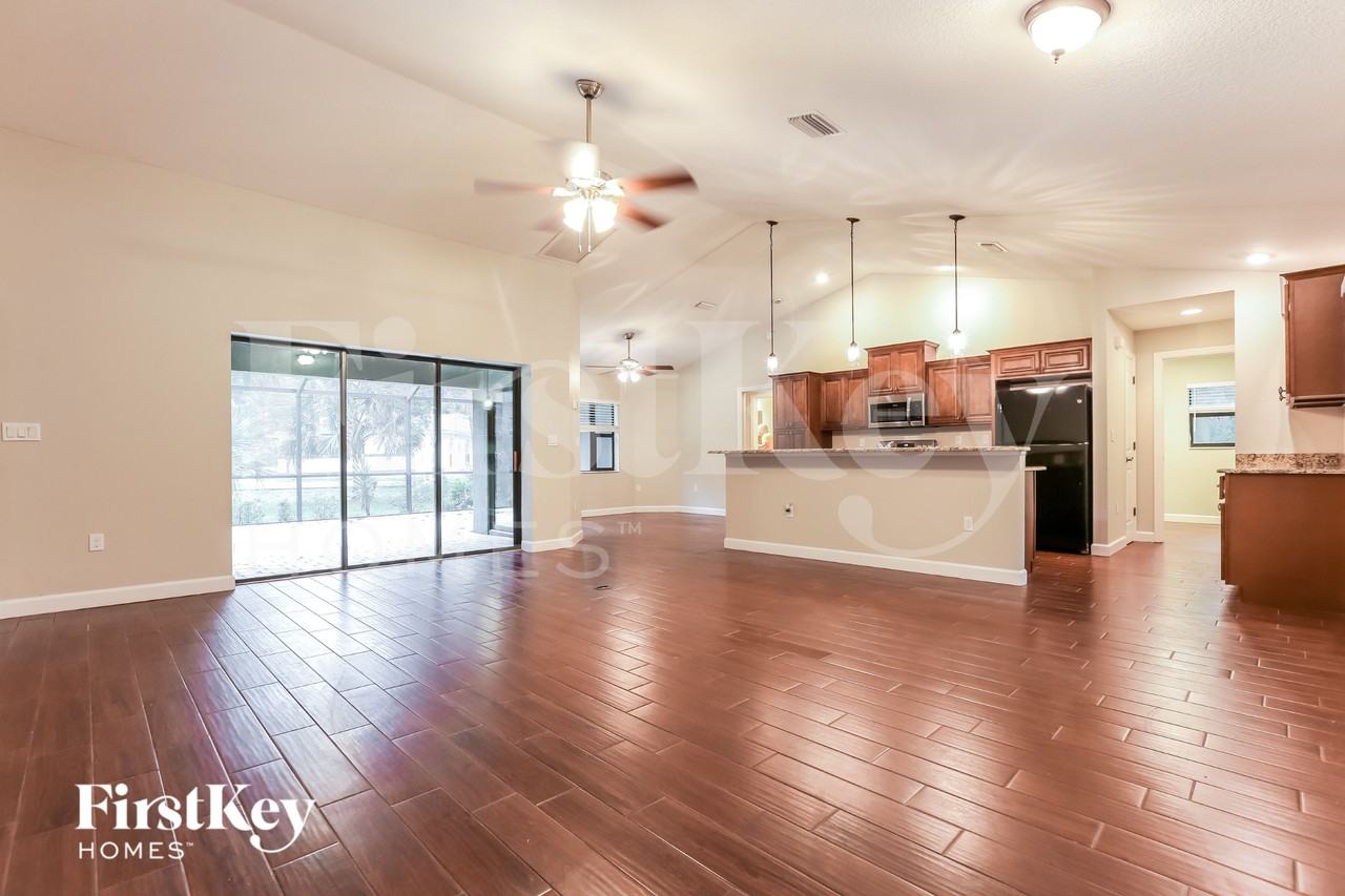 2267 Kamsler Ave - Photo 5 of 16