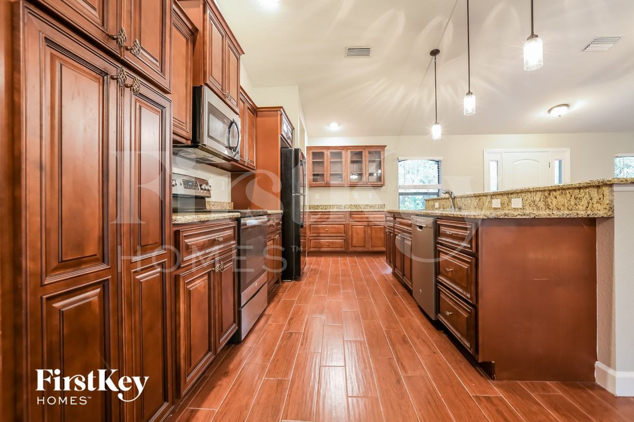 2267 Kamsler Ave - Photo 7 of 16