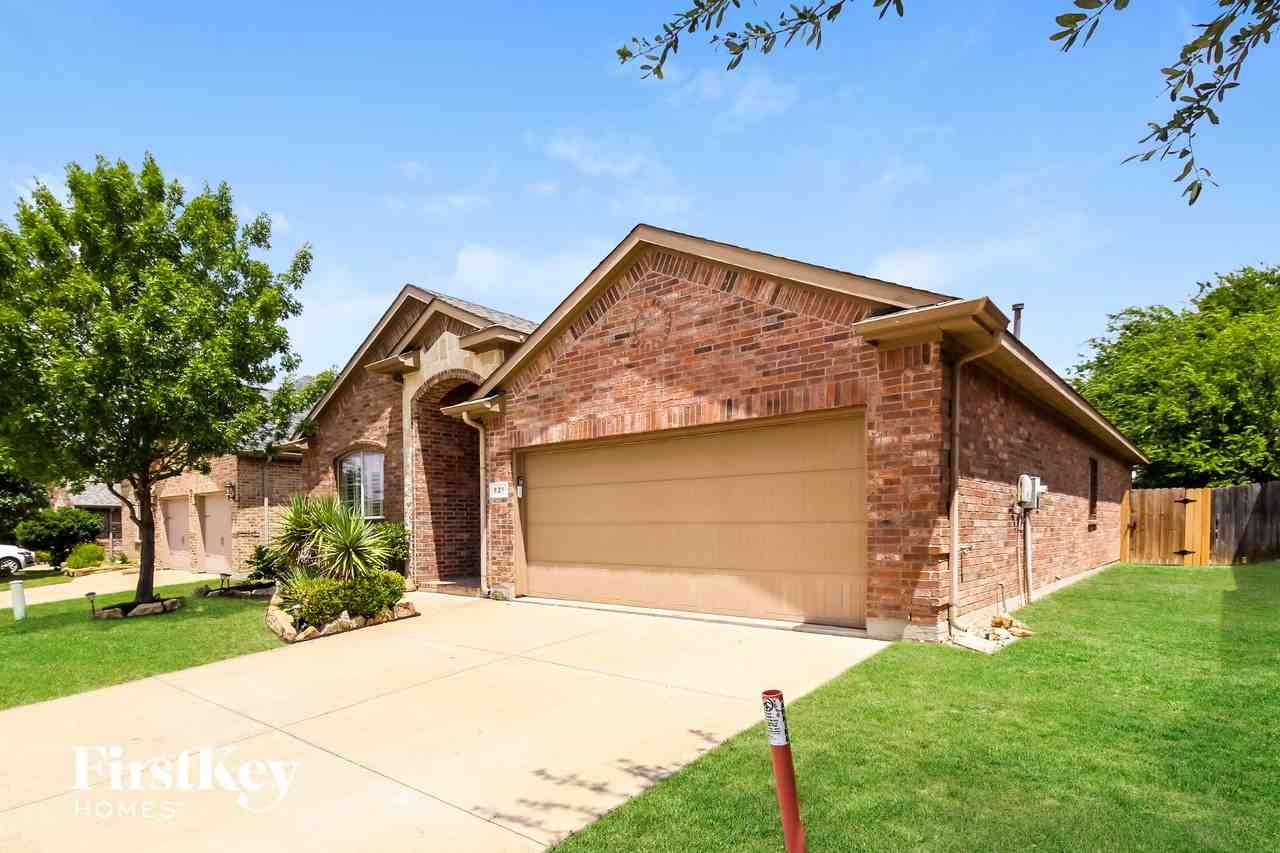 621 Bareback Ln - Photo 2 of 15