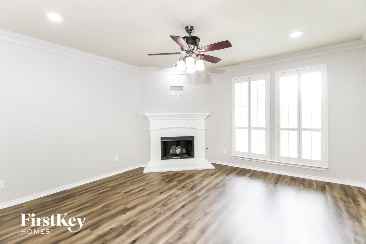 621 Bareback Ln - Photo 3 of 15