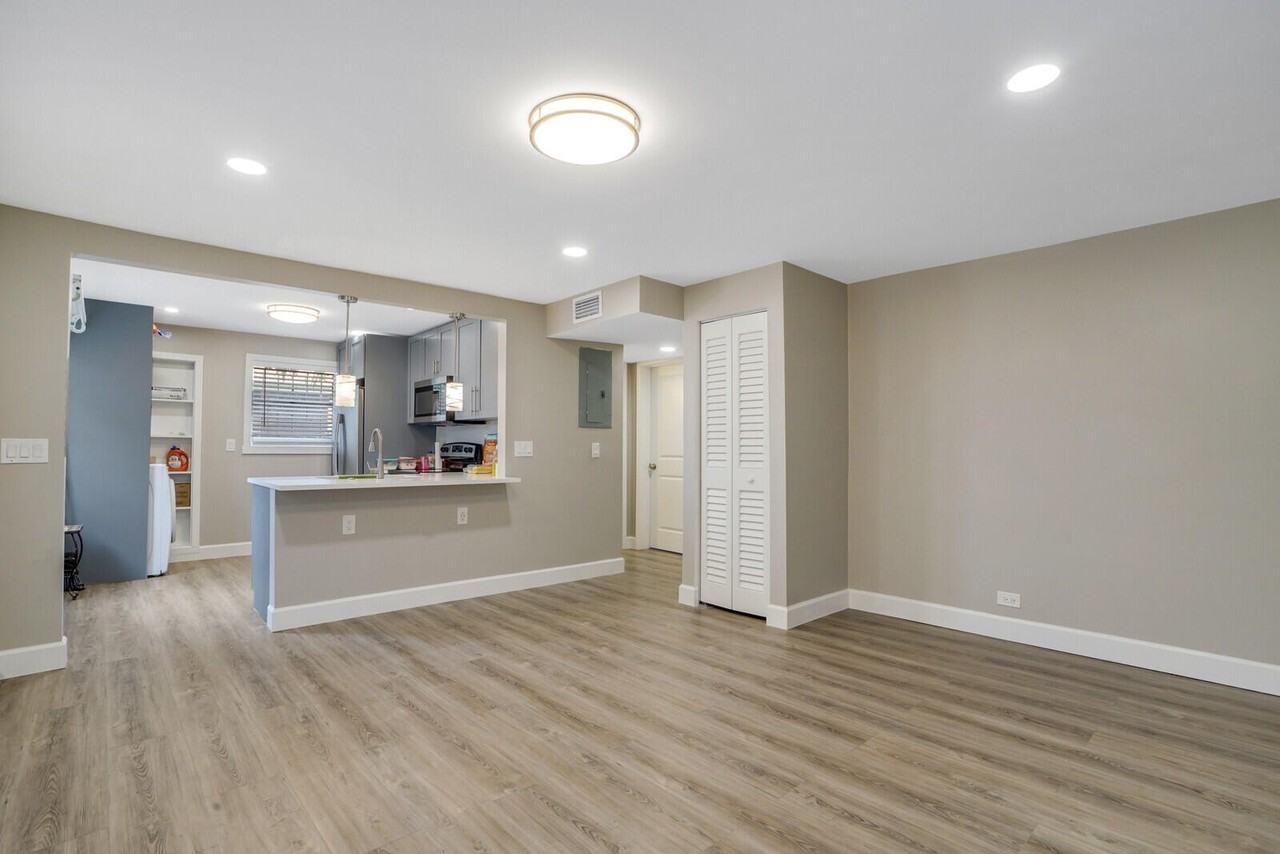 1225 W 10th St #B - Photo 3 of 13