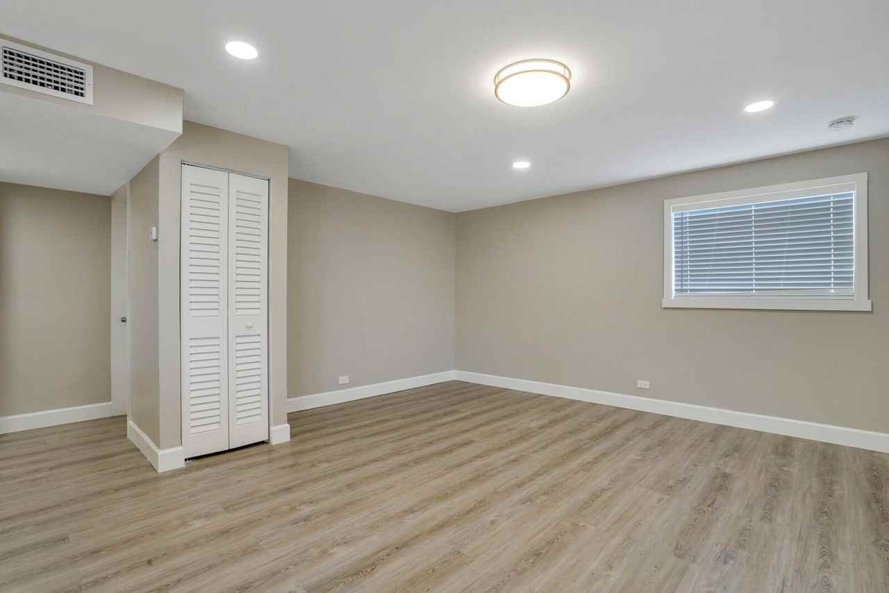 1225 W 10th St #B - Photo 4 of 13