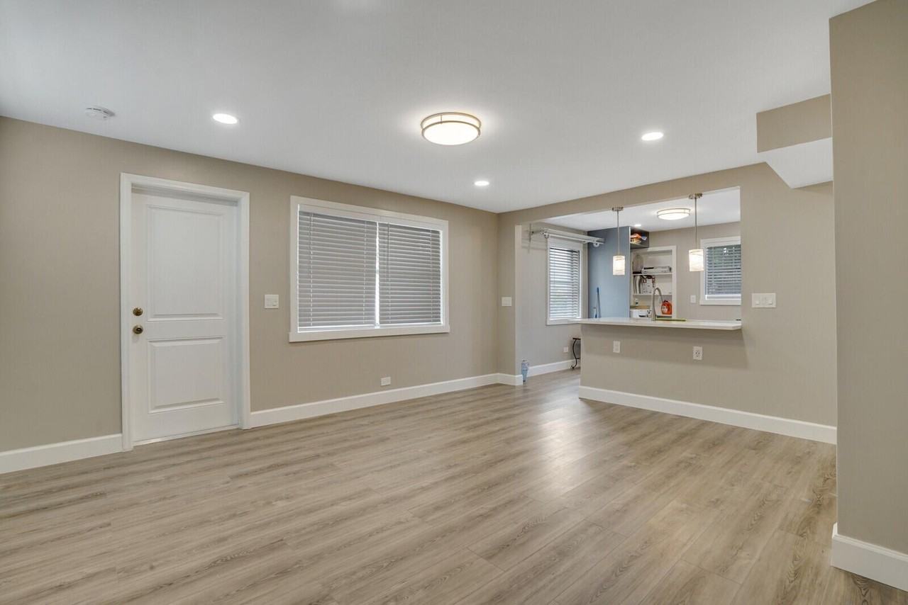 1225 W 10th St #B - Photo 5 of 13
