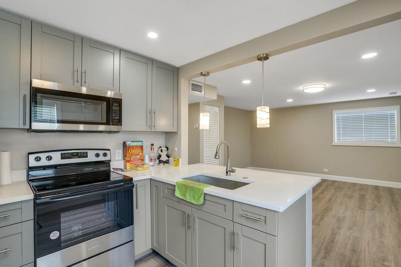 1225 W 10th St #B - Photo 7 of 13