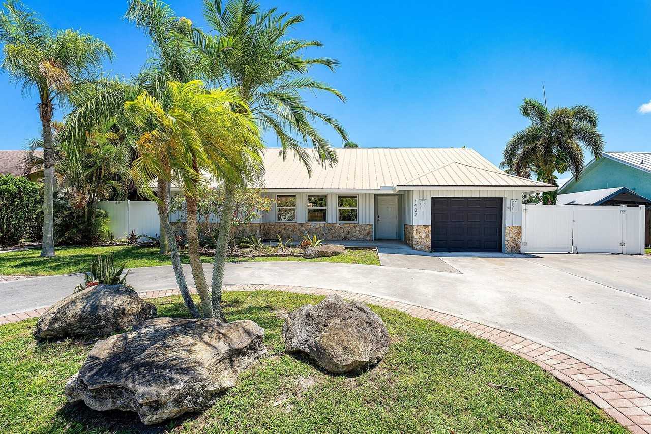 1402 Cormorant Rd