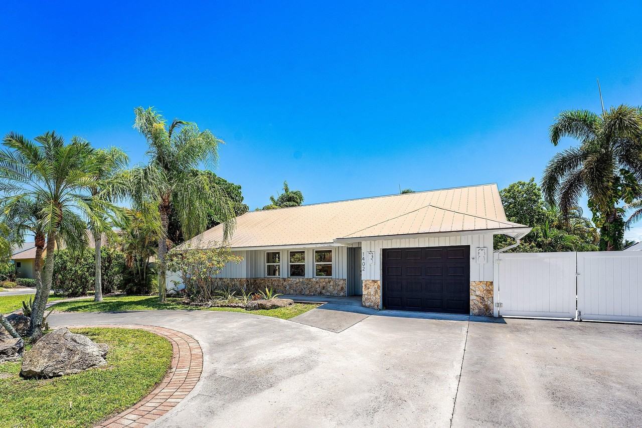 1402 Cormorant Rd - Photo 2 of 50