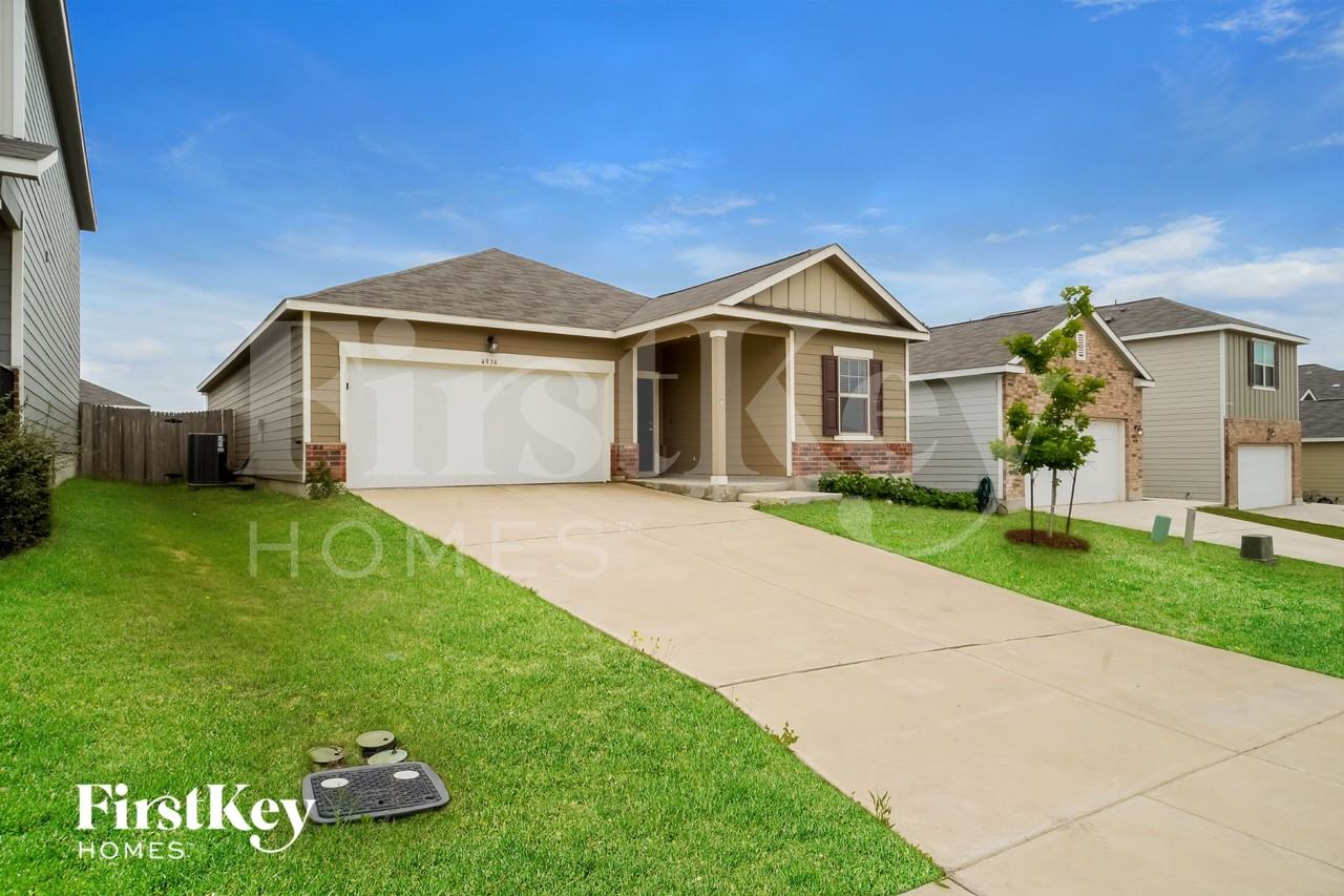 4934 Hallies Gdn - Photo 2 of 15