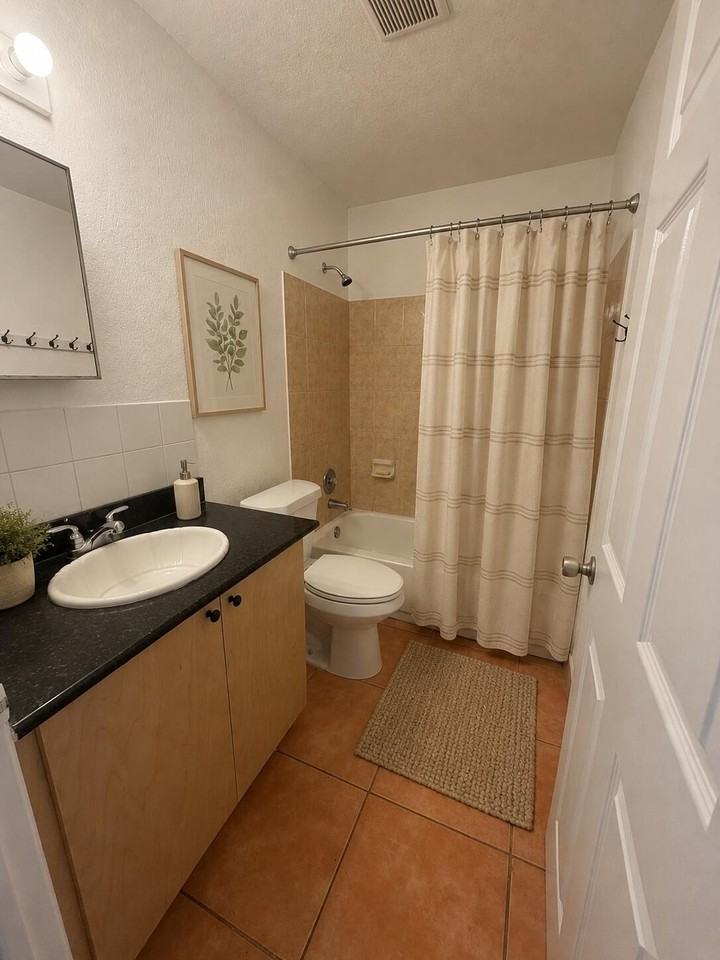 1512 Barton Rd #A - Photo 5 of 8