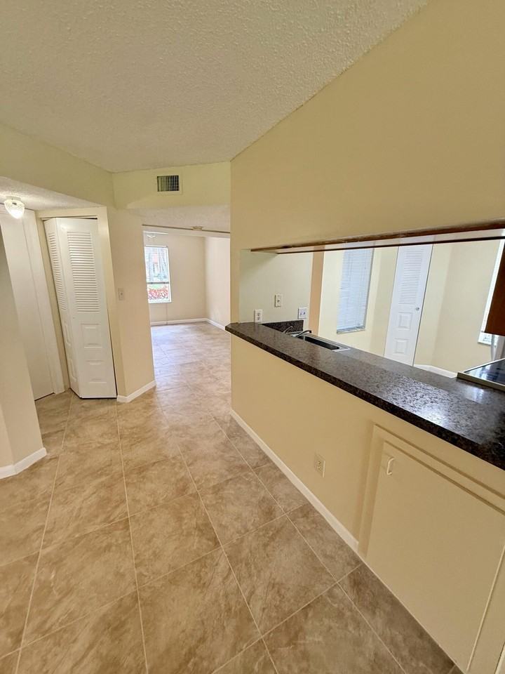 1142 Coral Club Dr #1142 - Photo 5 of 21