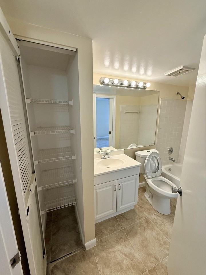 1142 Coral Club Dr #1142 - Photo 7 of 21