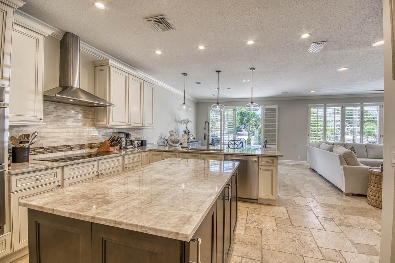2245 Monet Rd - Photo 4 of 33