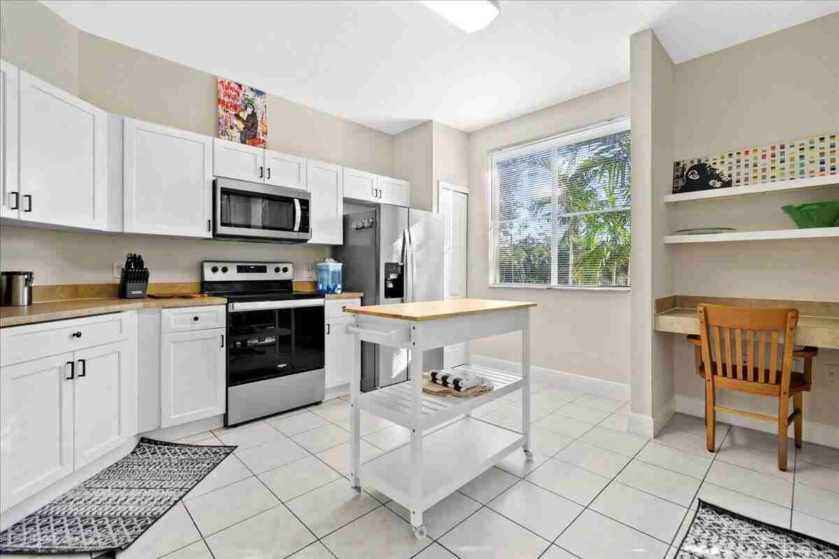 11013 Legacy Ln - Photo 2 of 38