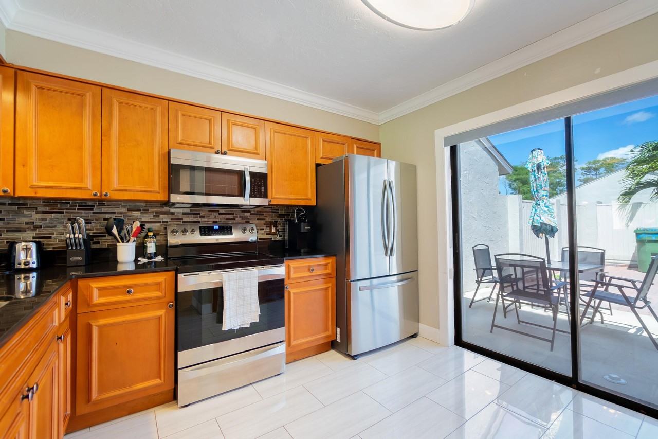 12858 Spinnaker Ln - Photo 6 of 28
