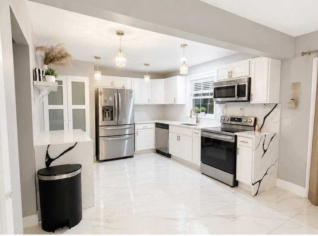 3151 Nw 68th St - Photo 4 of 14