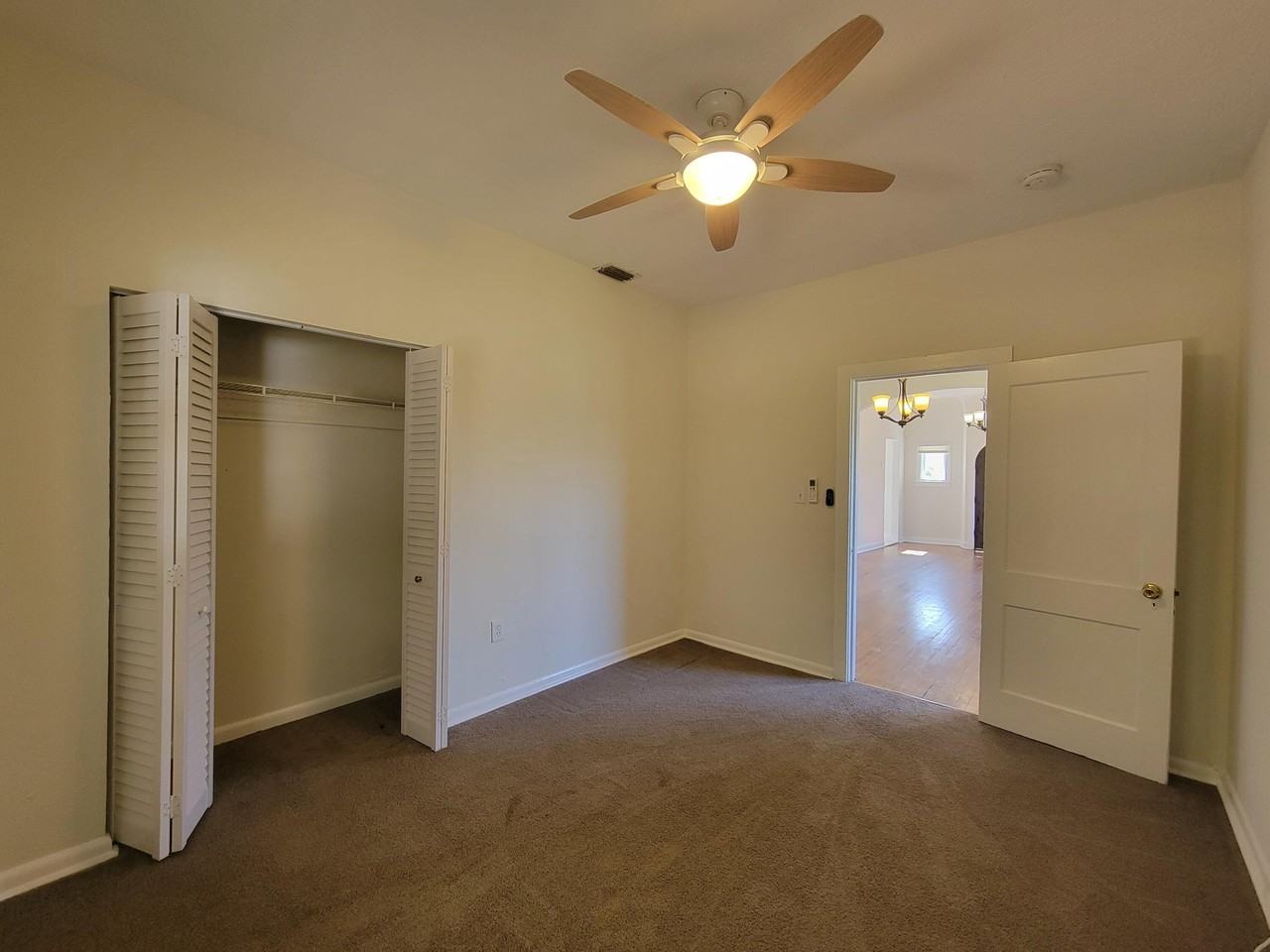 933 37th St - Photo 5 of 10