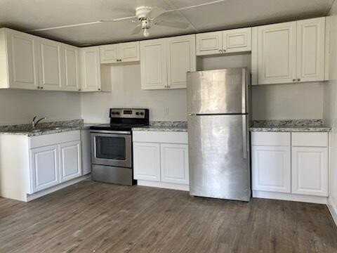1102 Avenue G - Photo 3 of 10