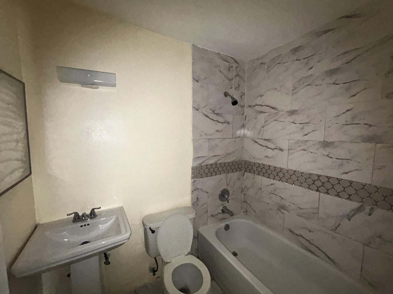 2691 Nw 8th St - Photo 3 of 4