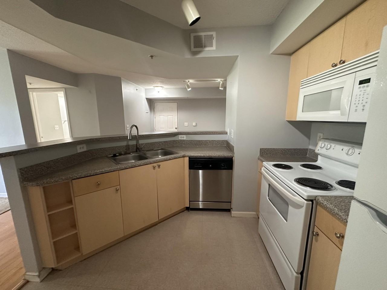3826 Nw Adriatic Ln - Photo 4 of 11