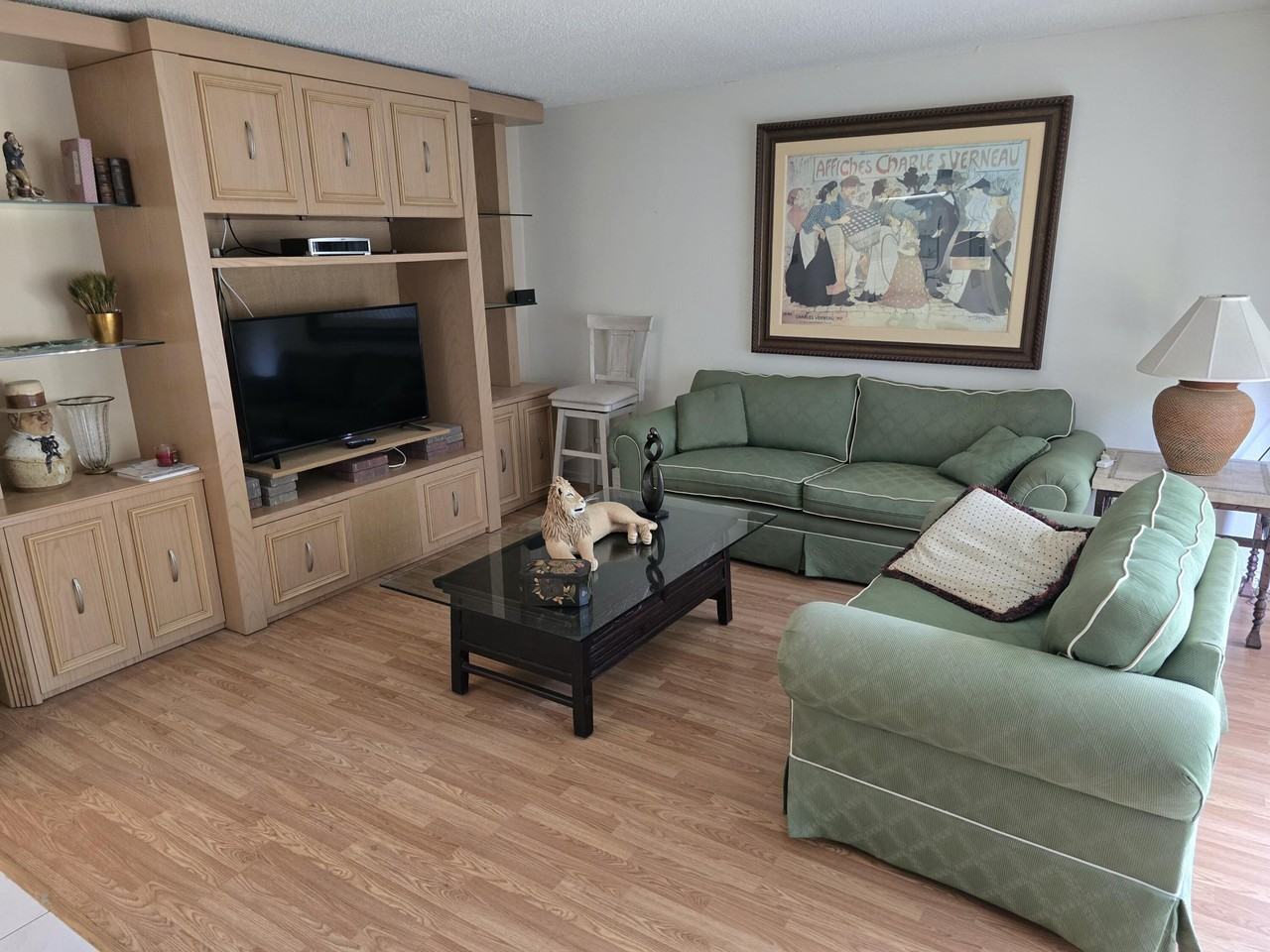 540 Mansfield N - Photo 2 of 11