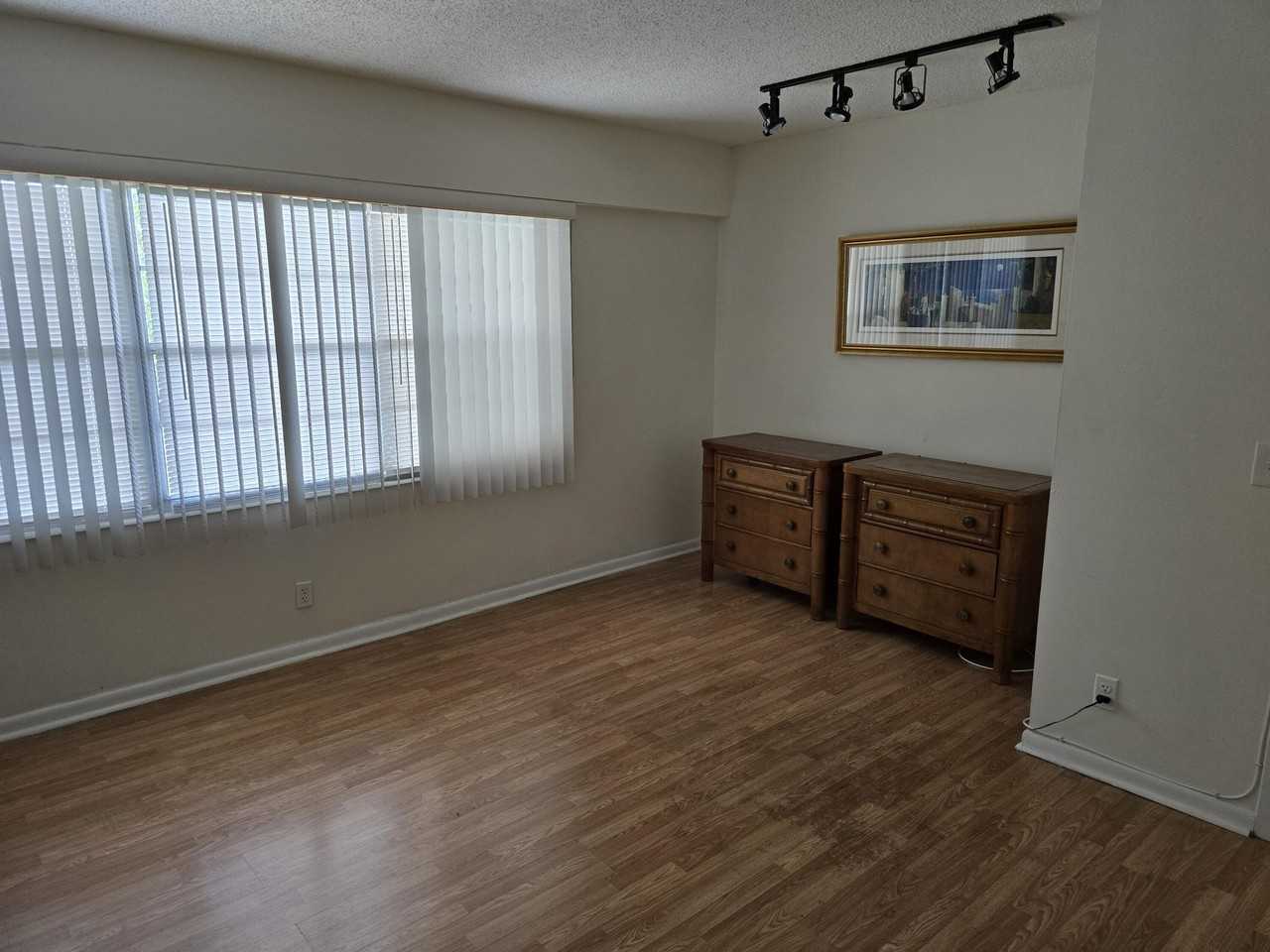 540 Mansfield N - Photo 6 of 11