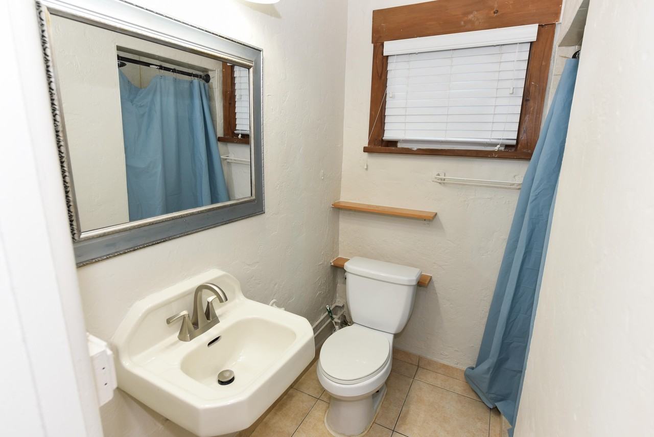 17 S L St #4 - Photo 6 of 12