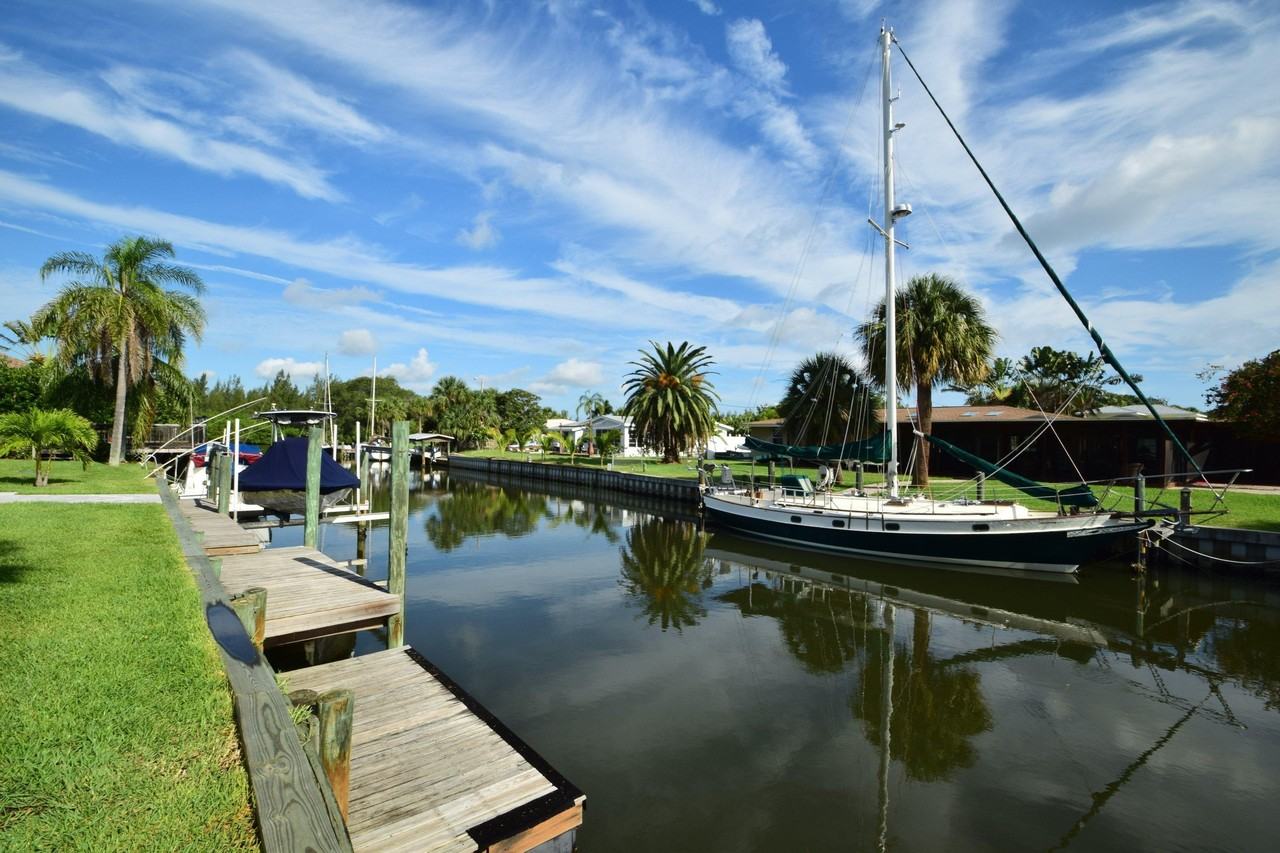 705 Bahia Mar Rd - Photo 2 of 44