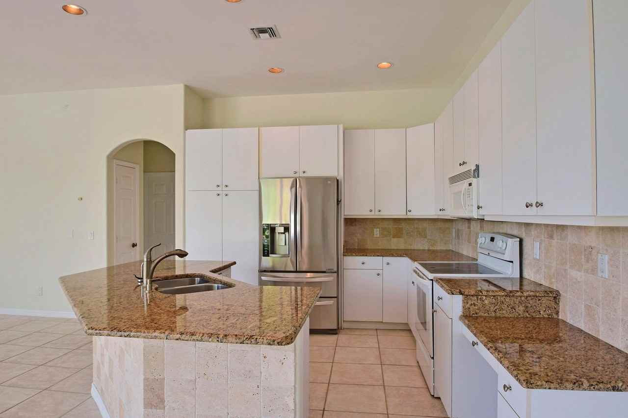 705 Bahia Mar Rd - Photo 3 of 44