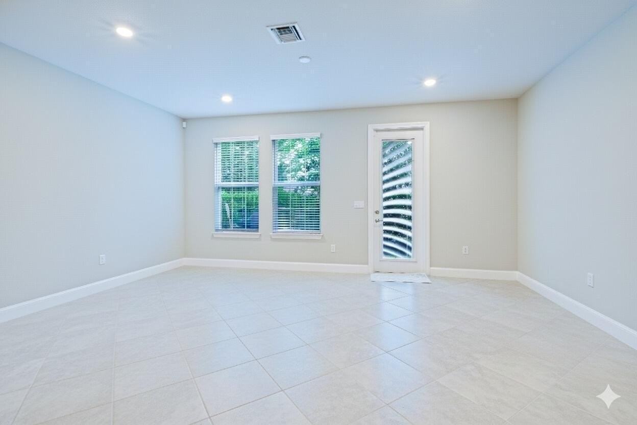 1832 Se Roxy Way - Photo 7 of 17
