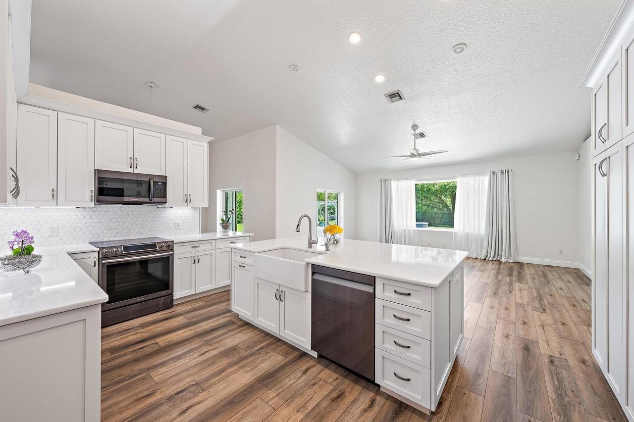 13928 82nd Ln N - Photo 3 of 43