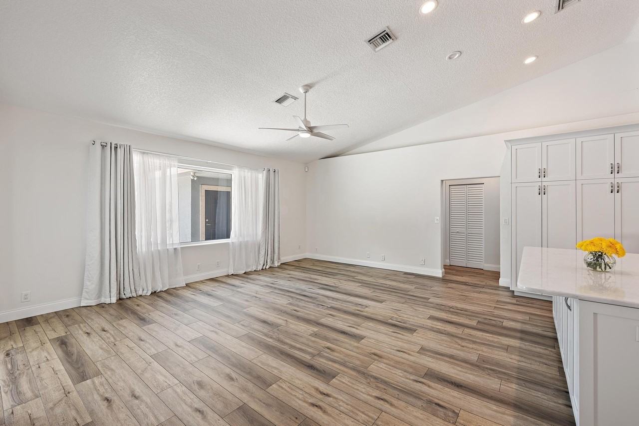 13928 82nd Ln N - Photo 6 of 43