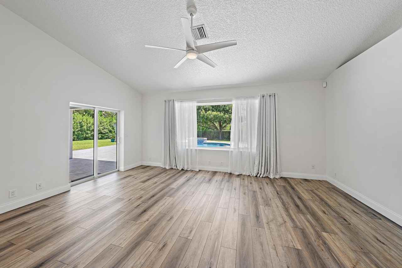 13928 82nd Ln N - Photo 7 of 43
