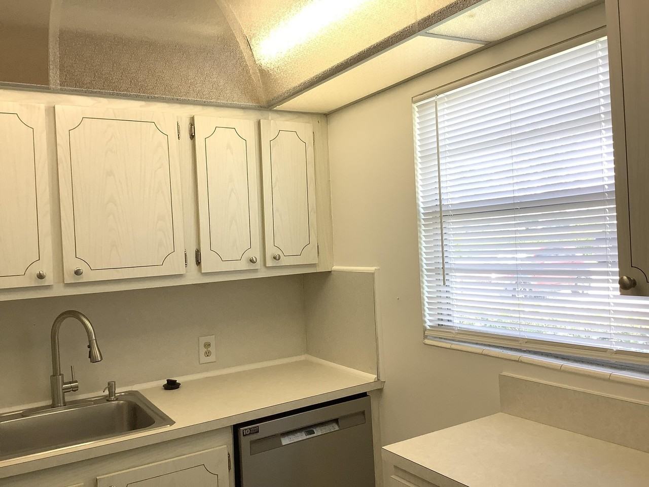 560 Fanshaw N #560 - Photo 4 of 26
