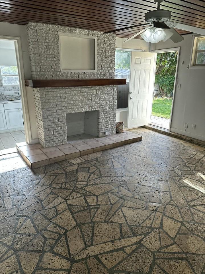 1091 Sw 51st Ave - Photo 2 of 12
