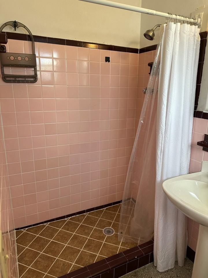 1091 Sw 51st Ave - Photo 6 of 12